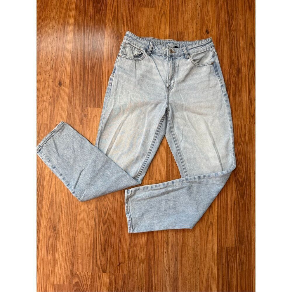 American Eagle Women's Mid-Rise Stretch Strigid Mom Jeans Light Blue Wash Size 6
